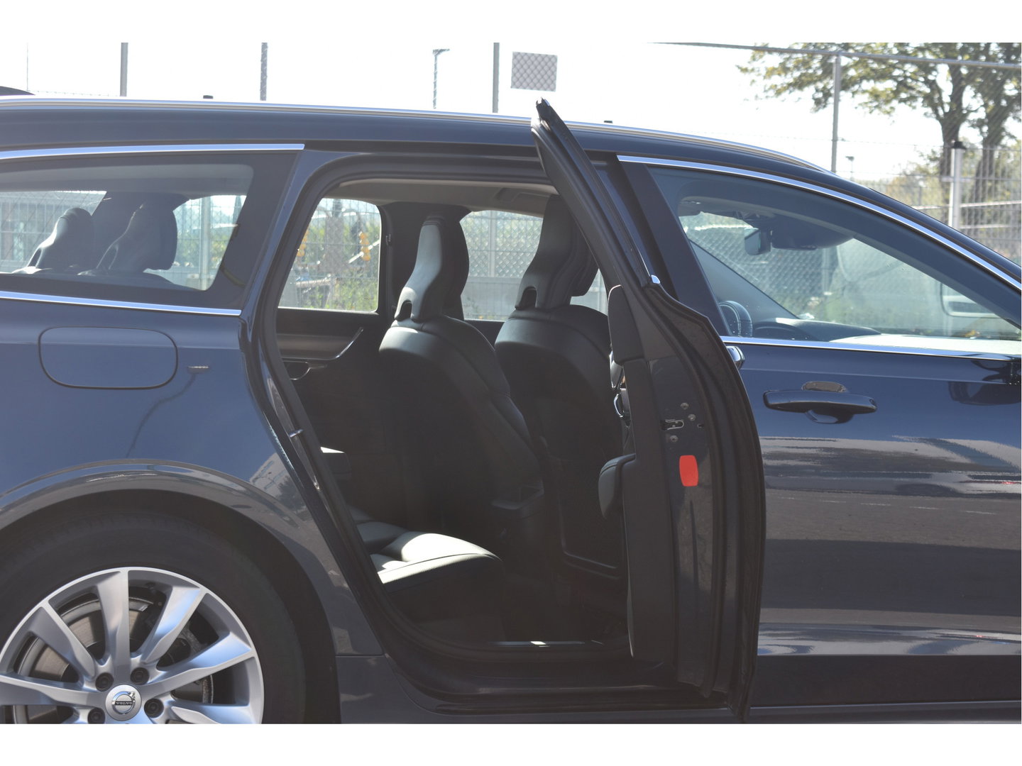 Volvo V90 2.0 T4 Momentum Business Pack Connect 191 pk | NL-Auto | Camera | Carplay | Stoelverwarming 4x | Standkachel | Full LED | NAP