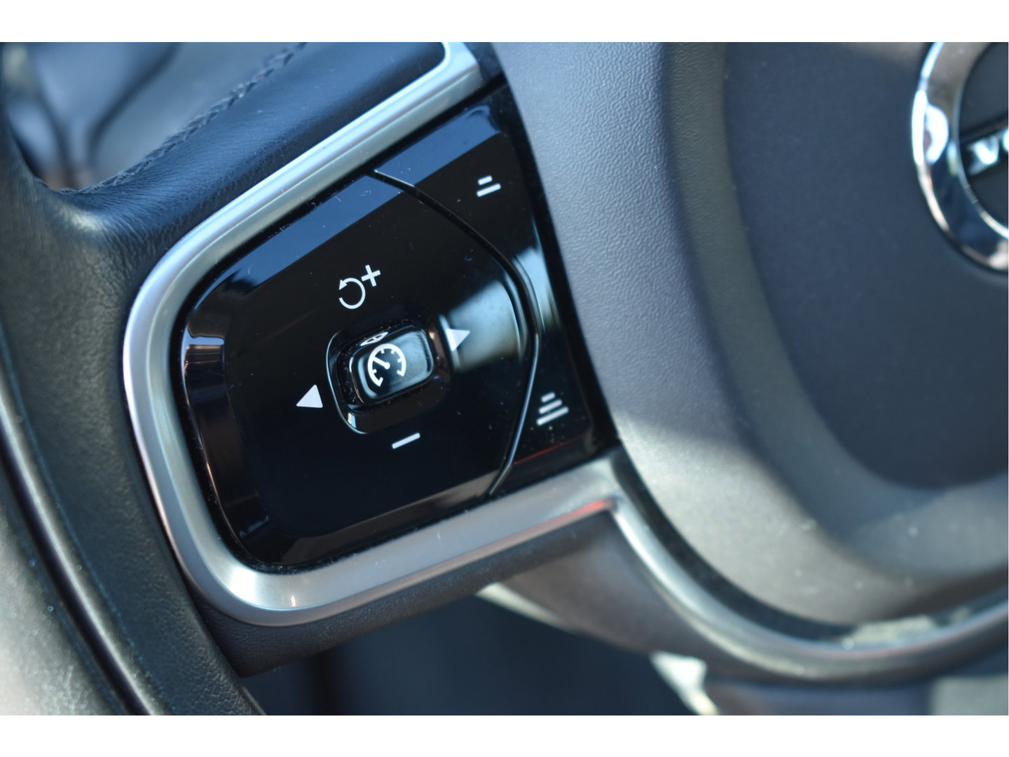 Volvo V90 2.0 T4 Momentum Business Pack Connect 191 pk | NL-Auto | Camera | Carplay | Stoelverwarming 4x | Standkachel | Full LED | NAP
