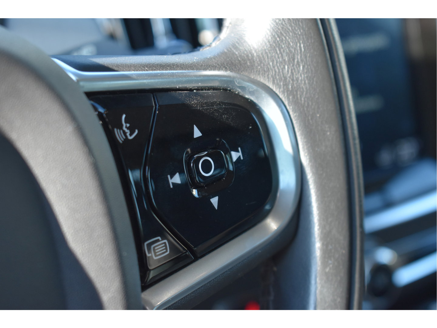 Volvo V90 2.0 T4 Momentum Business Pack Connect 191 pk | NL-Auto | Camera | Carplay | Stoelverwarming 4x | Standkachel | Full LED | NAP