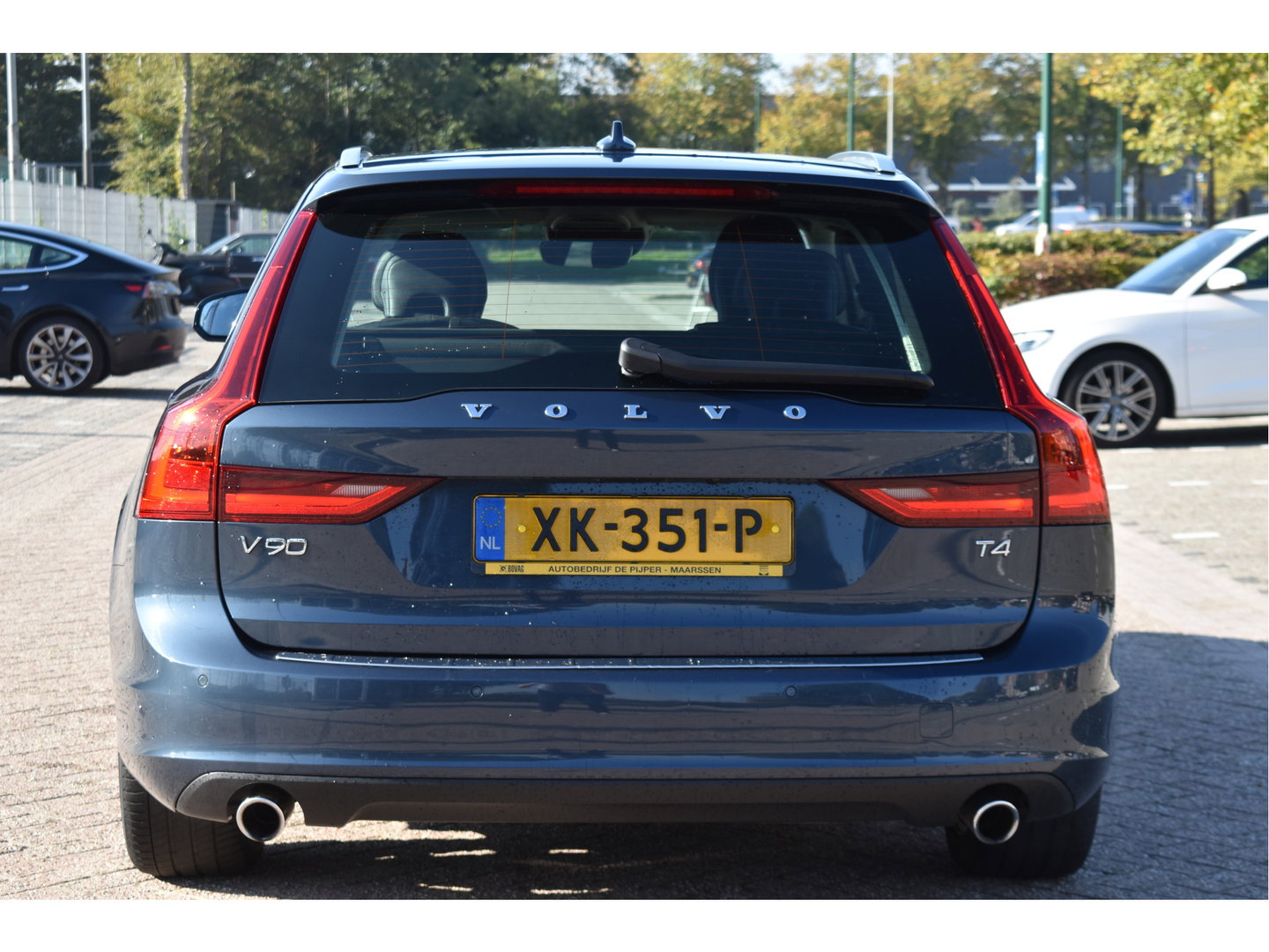 Volvo V90 2.0 T4 Momentum Business Pack Connect 191 pk | NL-Auto | Camera | Carplay | Stoelverwarming 4x | Standkachel | Full LED | NAP