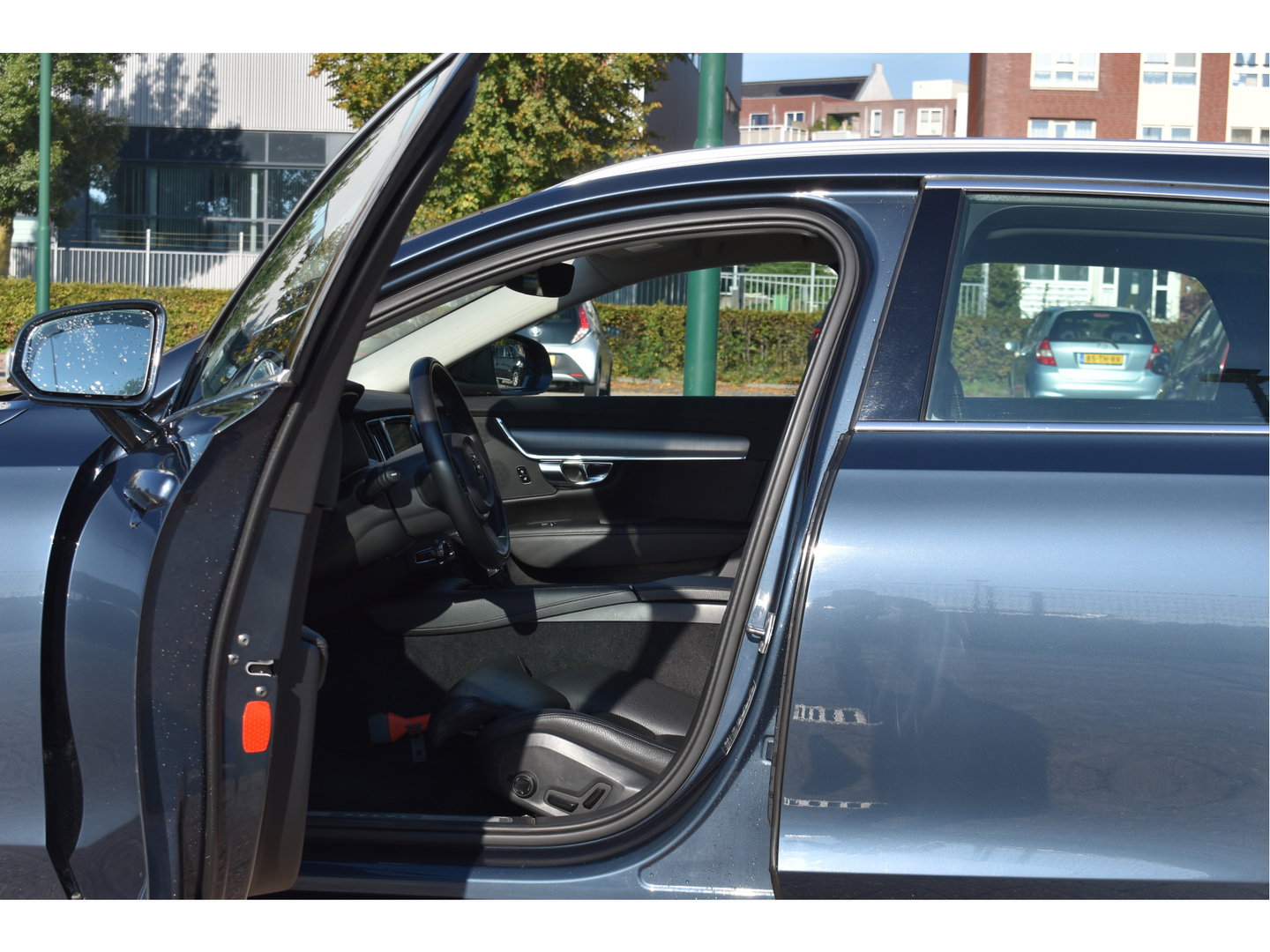 Volvo V90 2.0 T4 Momentum Business Pack Connect 191 pk | NL-Auto | Camera | Carplay | Stoelverwarming 4x | Standkachel | Full LED | NAP