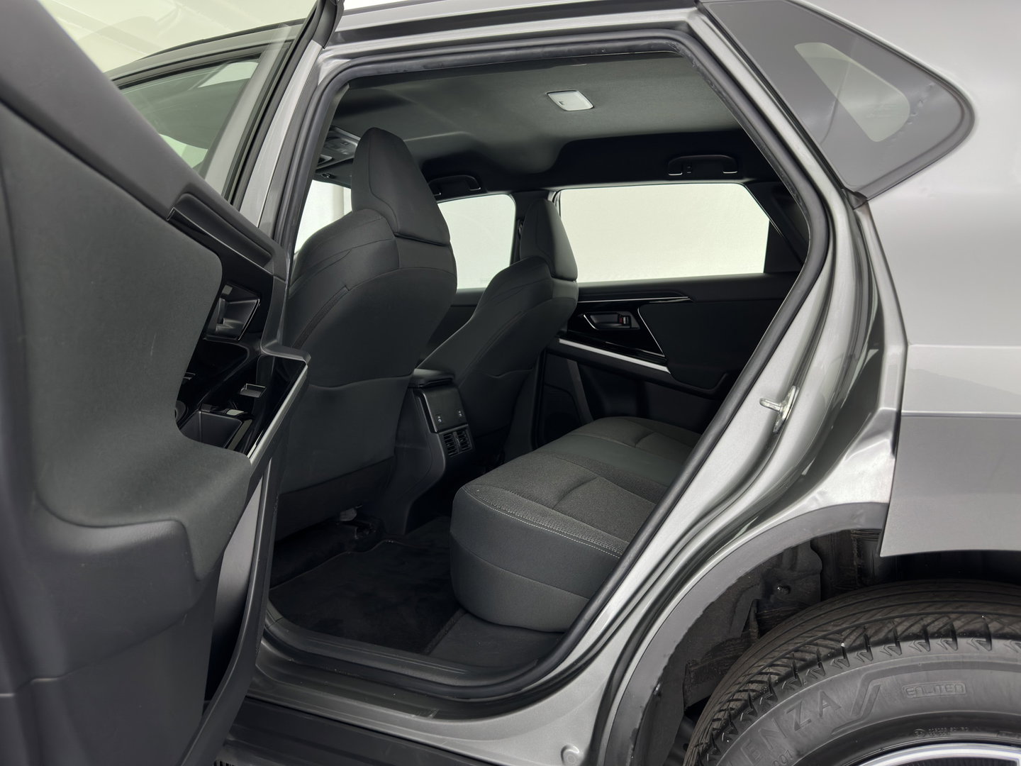 Toyota Bz4x Business 71 kWh (3-Fase-11kW) {SoH-88%} (INCL.BTW) *FULL-LED | ADAPTIVE-CRUISE | CAMERA | NAVI-FULLMAP | KEYLESS | ECC | PDC | 18''ALU | TOWBAR*