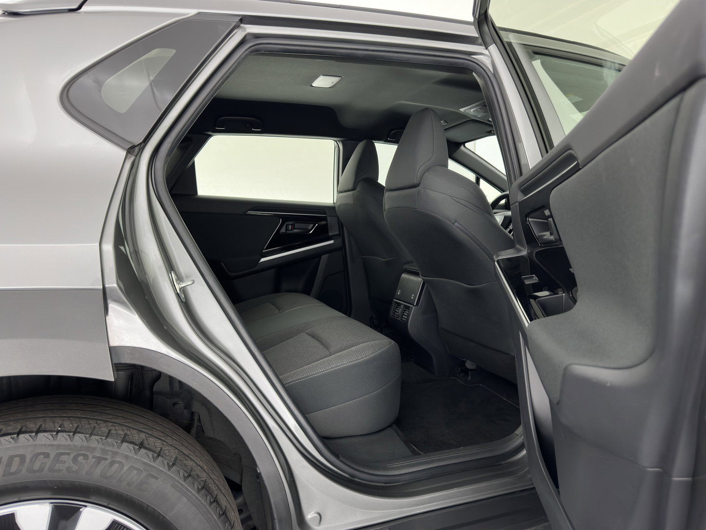 Toyota Bz4x Business 71 kWh (3-Fase-11kW) {SoH-88%} (INCL.BTW) *FULL-LED | ADAPTIVE-CRUISE | CAMERA | NAVI-FULLMAP | KEYLESS | ECC | PDC | 18''ALU | TOWBAR*