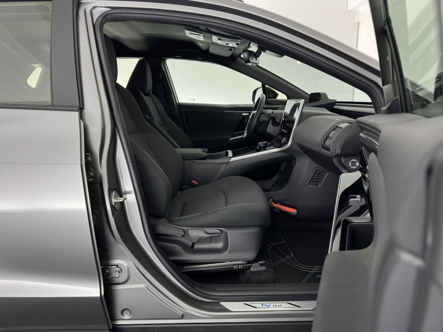 Toyota Bz4x Business 71 kWh (3-Fase-11kW) {SoH-88%} (INCL.BTW) *FULL-LED | ADAPTIVE-CRUISE | CAMERA | NAVI-FULLMAP | KEYLESS | ECC | PDC | 18''ALU | TOWBAR*