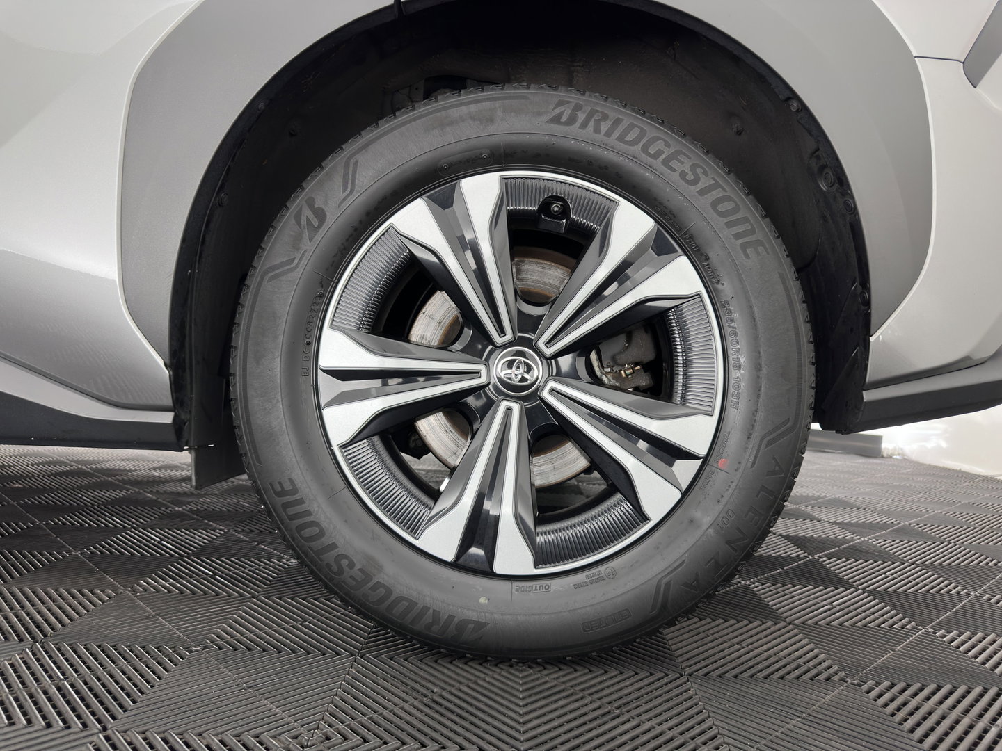Toyota Bz4x Business 71 kWh (3-Fase-11kW) {SoH-88%} (INCL.BTW) *FULL-LED | ADAPTIVE-CRUISE | CAMERA | NAVI-FULLMAP | KEYLESS | ECC | PDC | 18''ALU | TOWBAR*