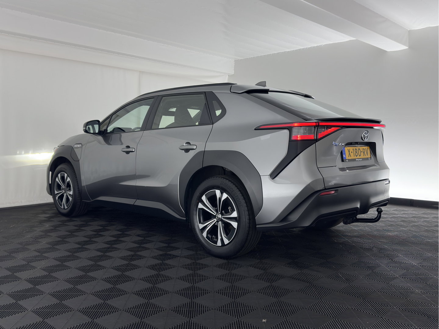 Toyota Bz4x Business 71 kWh (3-Fase-11kW) {SoH-88%} (INCL.BTW) *FULL-LED | ADAPTIVE-CRUISE | CAMERA | NAVI-FULLMAP | KEYLESS | ECC | PDC | 18''ALU | TOWBAR*