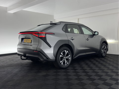 Toyota Bz4x Business 71 kWh (3-Fase-11kW) {SoH-88%} (INCL.BTW) *FULL-LED | ADAPTIVE-CRUISE | CAMERA | NAVI-FULLMAP | KEYLESS | ECC | PDC | 18''ALU | TOWBAR*