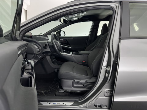 Toyota Bz4x Business 71 kWh (3-Fase-11kW) {SoH-88%} (INCL.BTW) *FULL-LED | ADAPTIVE-CRUISE | CAMERA | NAVI-FULLMAP | KEYLESS | ECC | PDC | 18''ALU | TOWBAR*
