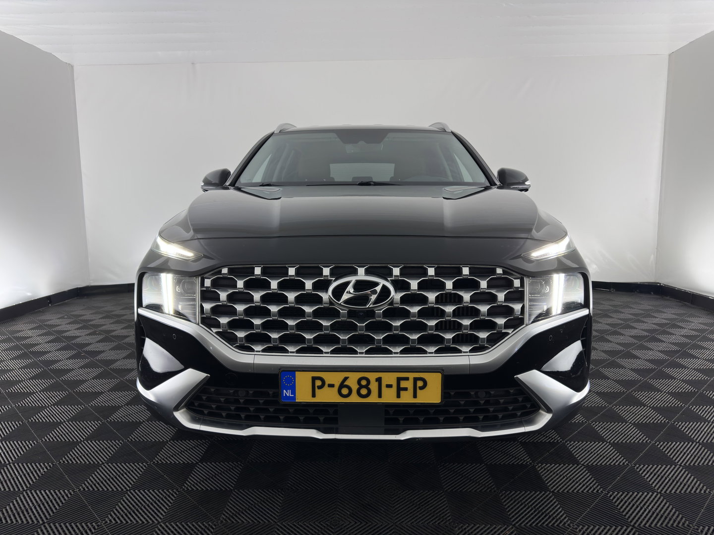 Hyundai Santa Fe 1.6 T-GDI PHEV Premium (Plug-in) (INCL-BTW) *HEAD-UP | LEATHER | FULL-LED | ADAPTIVE-CRUISE | TOP-VIEW | BLINDSPOT | MEMORY-PACK | DIGI-COCKPIT | SHIFTPADDLES | PRIVACYGLASS | NAVI-FULLMAP | 19''ALU | TOWBAR*