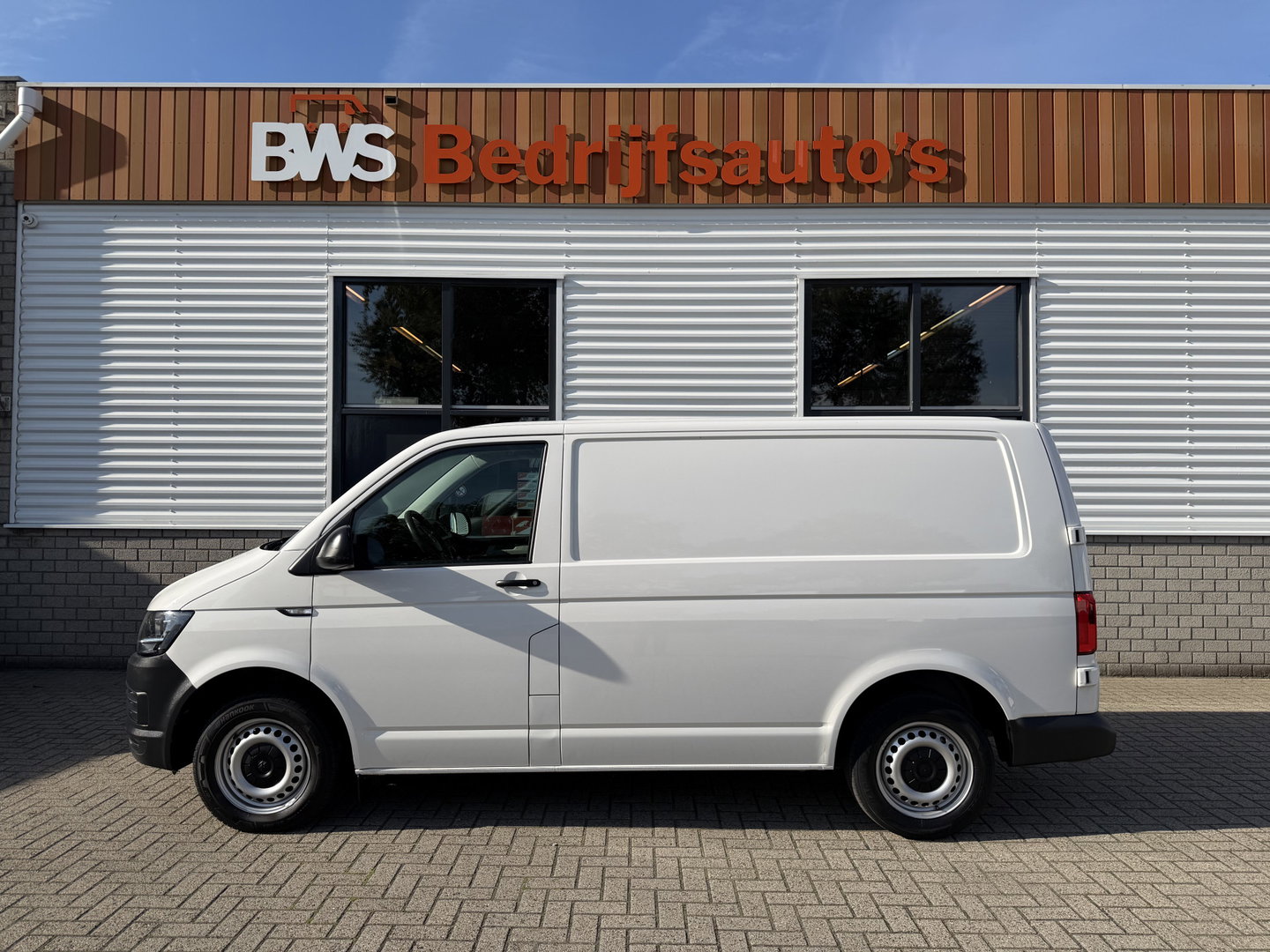 Volkswagen Transporter 2.0 TDI 115pk L1H1 Comfortline / euro 6 / bpm vrij / vaste prijs rijklaar € 11.950 ex btw / lease vanaf € 201 / airco / aplle carplat / android auto / trekhaak / achteruit rijcamera !