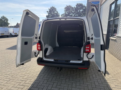Volkswagen Transporter 2.0 TDI 115pk L1H1 Comfortline / euro 6 / bpm vrij / vaste prijs rijklaar € 11.950 ex btw / lease vanaf € 201 / airco / aplle carplat / android auto / trekhaak / achteruit rijcamera !