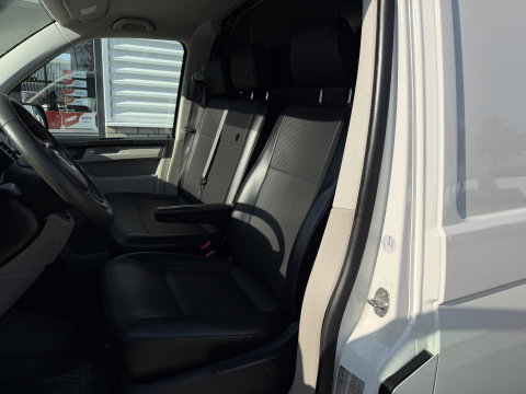 Volkswagen Transporter 2.0 TDI 115pk L1H1 Comfortline / euro 6 / bpm vrij / vaste prijs rijklaar € 11.950 ex btw / lease vanaf € 201 / airco / aplle carplat / android auto / trekhaak / achteruit rijcamera !