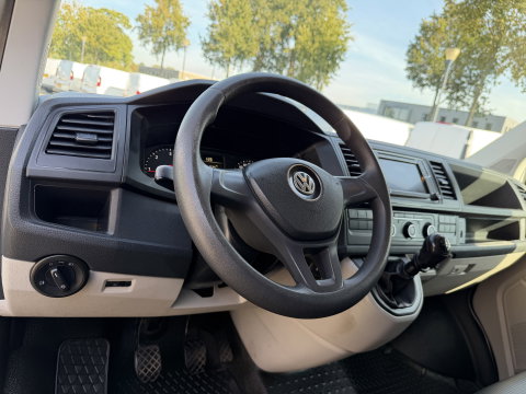 Volkswagen Transporter 2.0 TDI 115pk L1H1 Comfortline / euro 6 / bpm vrij / vaste prijs rijklaar € 11.950 ex btw / lease vanaf € 201 / airco / aplle carplat / android auto / trekhaak / achteruit rijcamera !