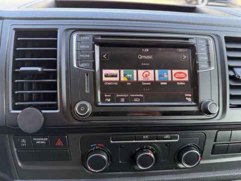 Volkswagen Transporter 2.0 TDI 115pk L1H1 Comfortline / euro 6 / bpm vrij / vaste prijs rijklaar € 11.950 ex btw / lease vanaf € 201 / airco / aplle carplat / android auto / trekhaak / achteruit rijcamera !
