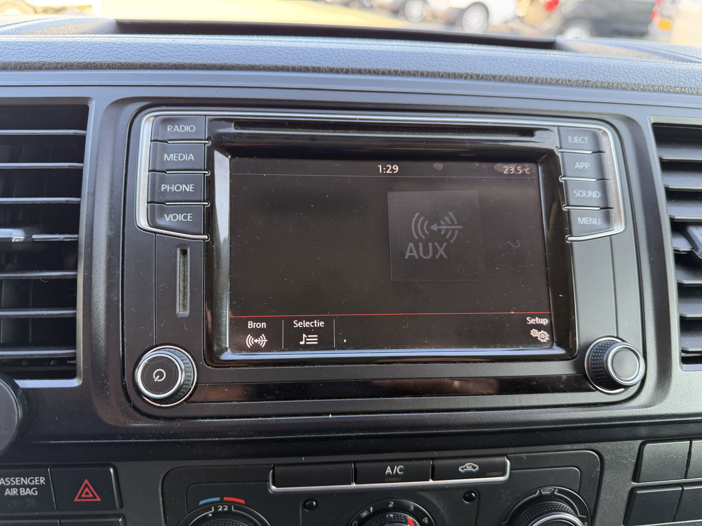 Volkswagen Transporter 2.0 TDI 115pk L1H1 Comfortline / euro 6 / bpm vrij / vaste prijs rijklaar € 11.950 ex btw / lease vanaf € 201 / airco / aplle carplat / android auto / trekhaak / achteruit rijcamera !