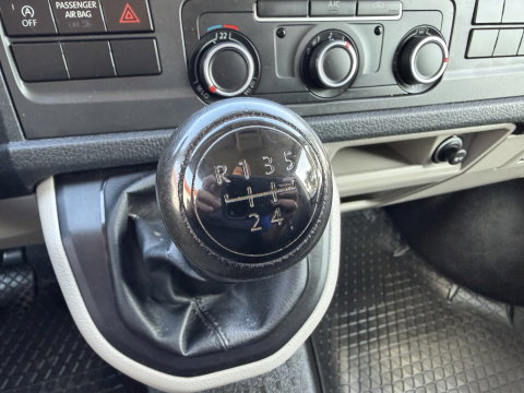 Volkswagen Transporter 2.0 TDI 115pk L1H1 Comfortline / euro 6 / bpm vrij / vaste prijs rijklaar € 11.950 ex btw / lease vanaf € 201 / airco / aplle carplat / android auto / trekhaak / achteruit rijcamera !