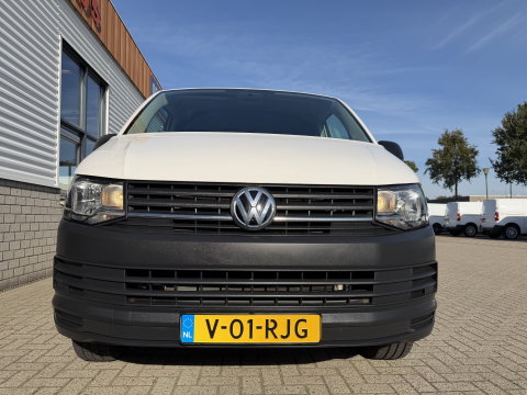 Volkswagen Transporter 2.0 TDI 115pk L1H1 Comfortline / euro 6 / bpm vrij / vaste prijs rijklaar € 11.950 ex btw / lease vanaf € 201 / airco / aplle carplat / android auto / trekhaak / achteruit rijcamera !
