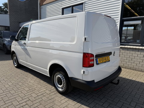 Volkswagen Transporter 2.0 TDI 115pk L1H1 Comfortline / euro 6 / bpm vrij / vaste prijs rijklaar € 11.950 ex btw / lease vanaf € 201 / airco / aplle carplat / android auto / trekhaak / achteruit rijcamera !