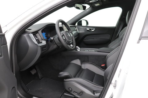 Volvo XC60 T6 Plus Black Edition | Harman/Kardon | Panoramadak | 360° Camera | Head-Up | Stoel+Stuurverwarming | Pilot Assist | 21 Inch | ACC