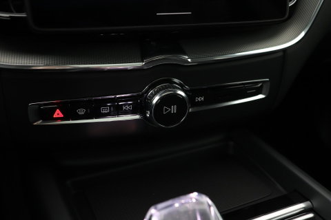 Volvo XC60 T6 Plus Black Edition | Harman/Kardon | Panoramadak | 360° Camera | Head-Up | Stoel+Stuurverwarming | Pilot Assist | 21 Inch | ACC