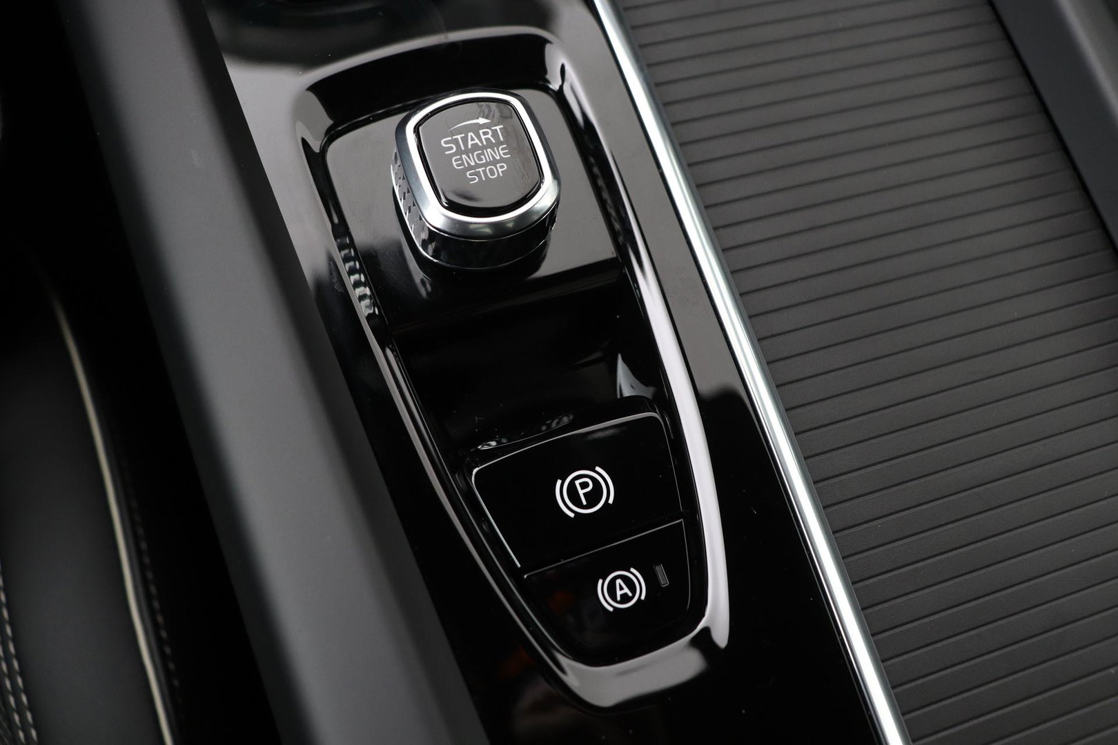 Volvo XC60 T6 Plus Black Edition | Harman/Kardon | Panoramadak | 360° Camera | Head-Up | Stoel+Stuurverwarming | Pilot Assist | 21 Inch | ACC