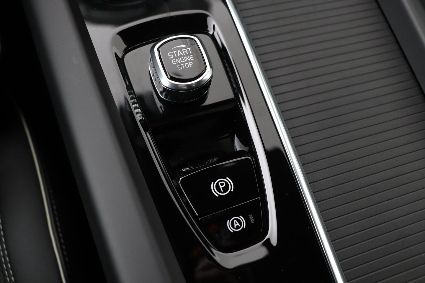 Volvo XC60 T6 Plus Black Edition | Harman/Kardon | Panoramadak | 360° Camera | Head-Up | Stoel+Stuurverwarming | Pilot Assist | 21 Inch | ACC