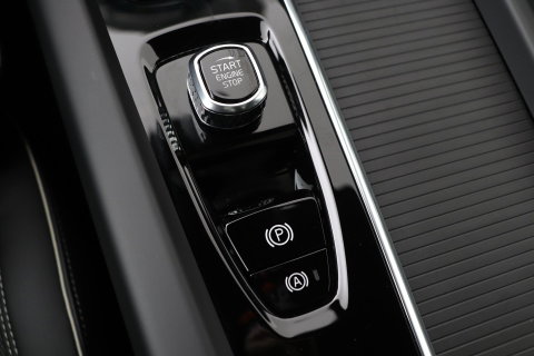 Volvo XC60 T6 Plus Black Edition | Harman/Kardon | Panoramadak | 360° Camera | Head-Up | Stoel+Stuurverwarming | Pilot Assist | 21 Inch | ACC