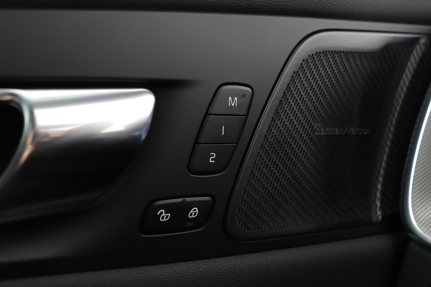 Volvo XC60 T6 Plus Black Edition | Harman/Kardon | Panoramadak | 360° Camera | Head-Up | Stoel+Stuurverwarming | Pilot Assist | 21 Inch | ACC