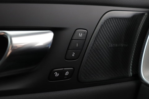 Volvo XC60 T6 Plus Black Edition | Harman/Kardon | Panoramadak | 360° Camera | Head-Up | Stoel+Stuurverwarming | Pilot Assist | 21 Inch | ACC