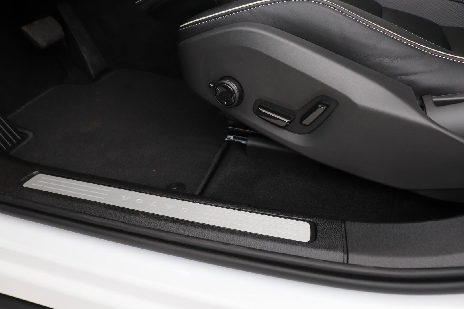 Volvo XC60 T6 Plus Black Edition | Harman/Kardon | Panoramadak | 360° Camera | Head-Up | Stoel+Stuurverwarming | Pilot Assist | 21 Inch | ACC