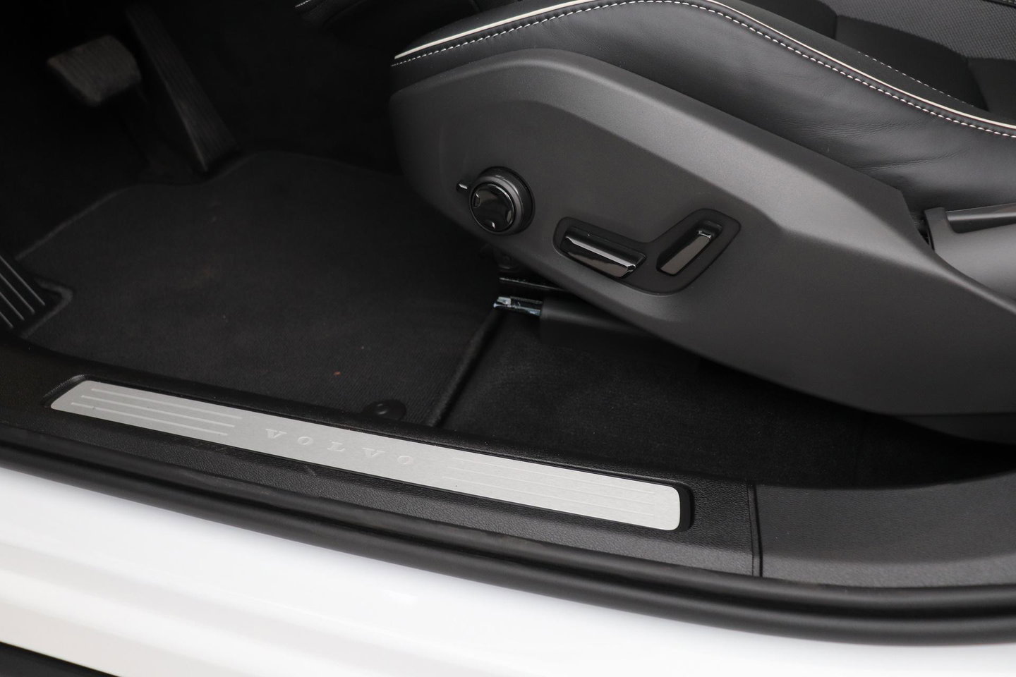 Volvo XC60 T6 Plus Black Edition | Harman/Kardon | Panoramadak | 360° Camera | Head-Up | Stoel+Stuurverwarming | Pilot Assist | 21 Inch | ACC