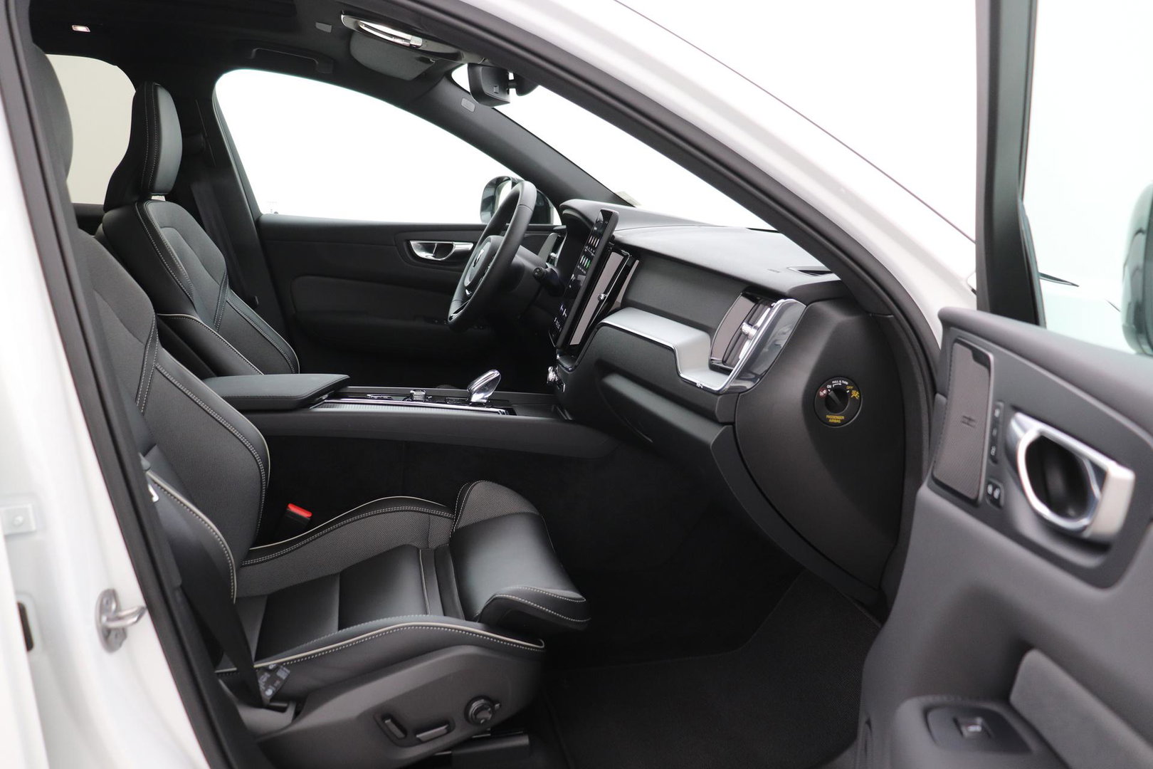 Volvo XC60 T6 Plus Black Edition | Harman/Kardon | Panoramadak | 360° Camera | Head-Up | Stoel+Stuurverwarming | Pilot Assist | 21 Inch | ACC
