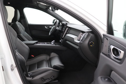 Volvo XC60 T6 Plus Black Edition | Harman/Kardon | Panoramadak | 360° Camera | Head-Up | Stoel+Stuurverwarming | Pilot Assist | 21 Inch | ACC