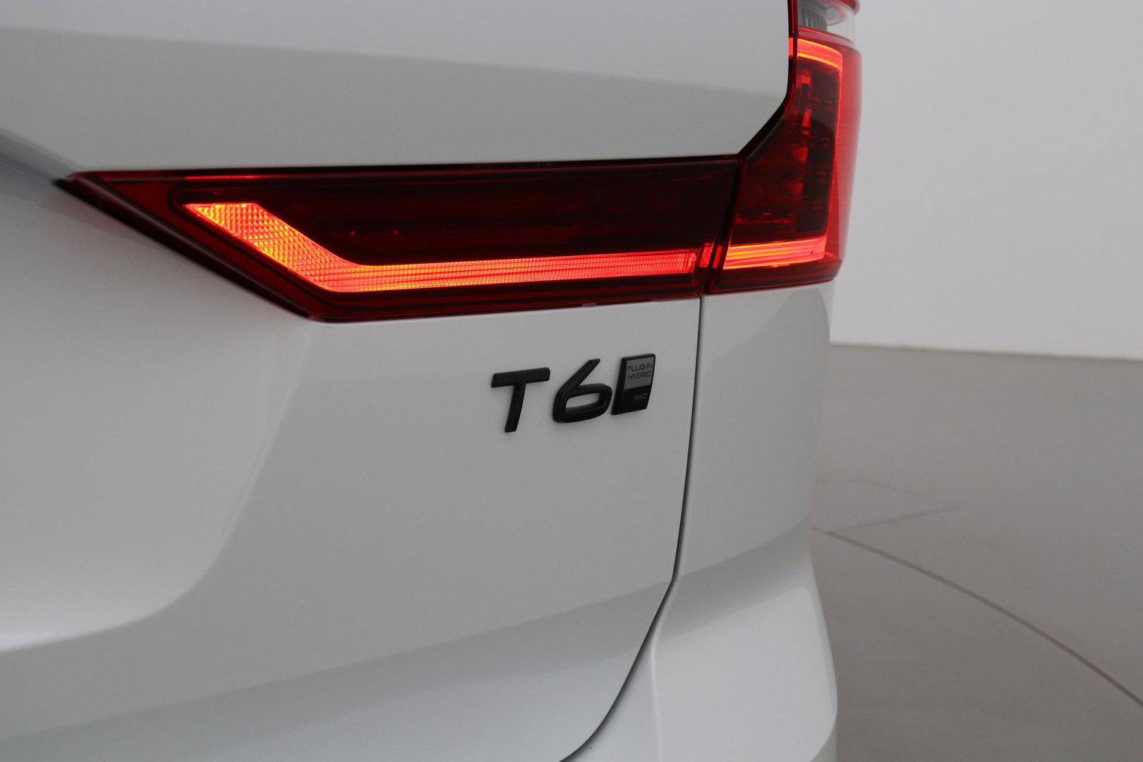 Volvo XC60 T6 Plus Black Edition | Harman/Kardon | Panoramadak | 360° Camera | Head-Up | Stoel+Stuurverwarming | Pilot Assist | 21 Inch | ACC