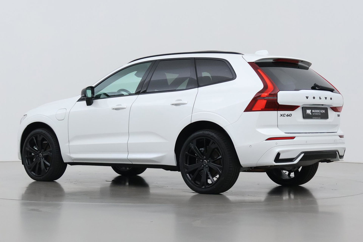 Volvo XC60 T6 Plus Black Edition | Harman/Kardon | Panoramadak | 360° Camera | Head-Up | Stoel+Stuurverwarming | Pilot Assist | 21 Inch | ACC
