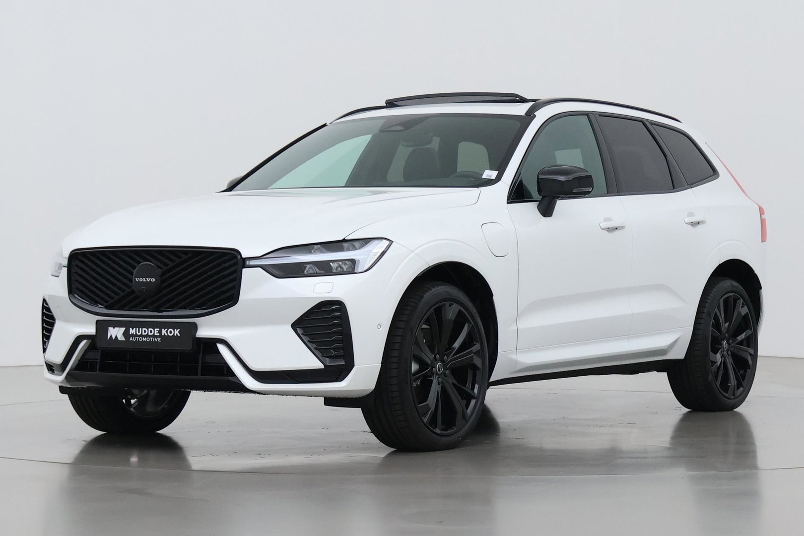 Volvo XC60 T6 Plus Black Edition | Harman/Kardon | Panoramadak | 360° Camera | Head-Up | Stoel+Stuurverwarming | Pilot Assist | 21 Inch | ACC