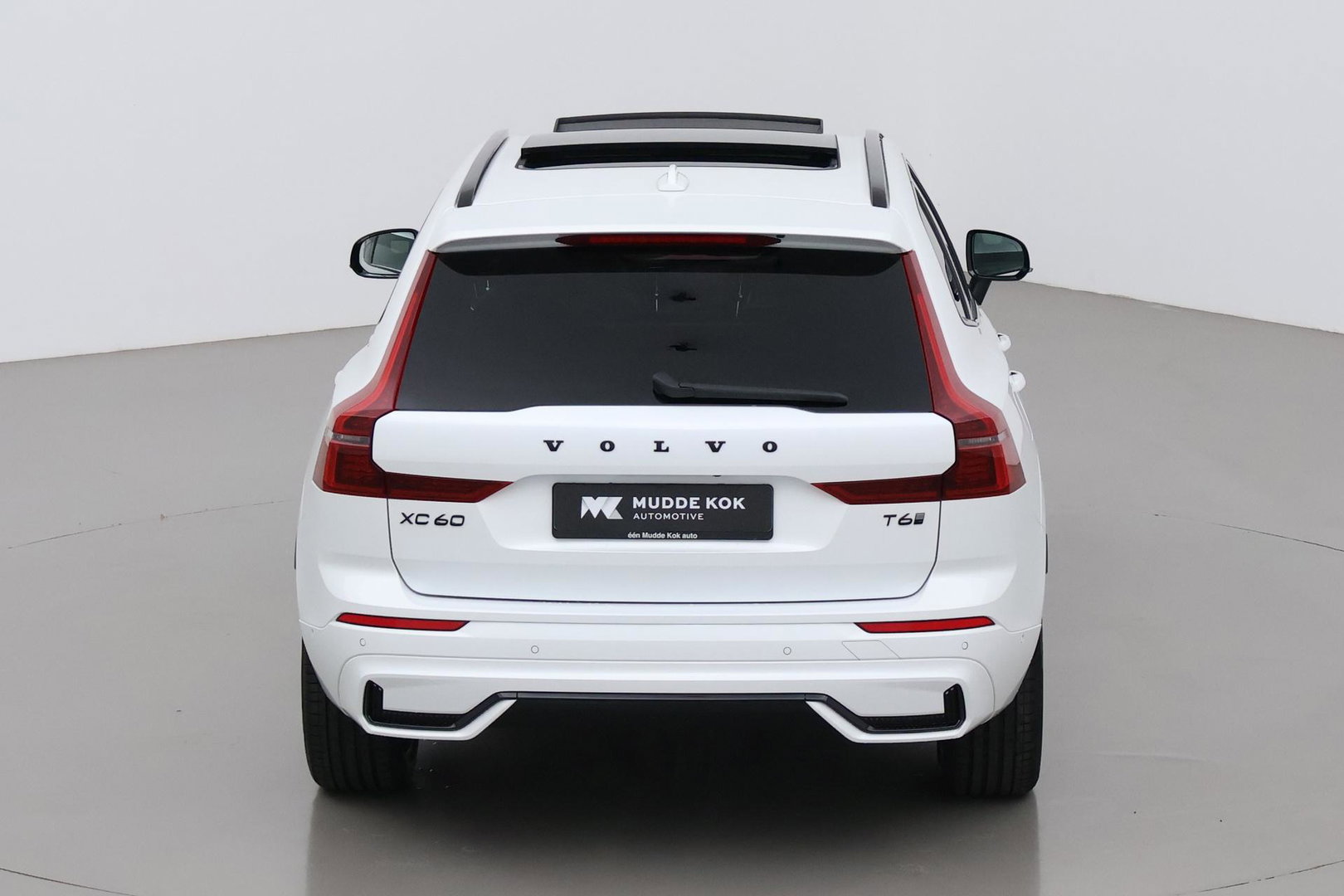 Volvo XC60 T6 Plus Black Edition | Harman/Kardon | Panoramadak | 360° Camera | Head-Up | Stoel+Stuurverwarming | Pilot Assist | 21 Inch | ACC