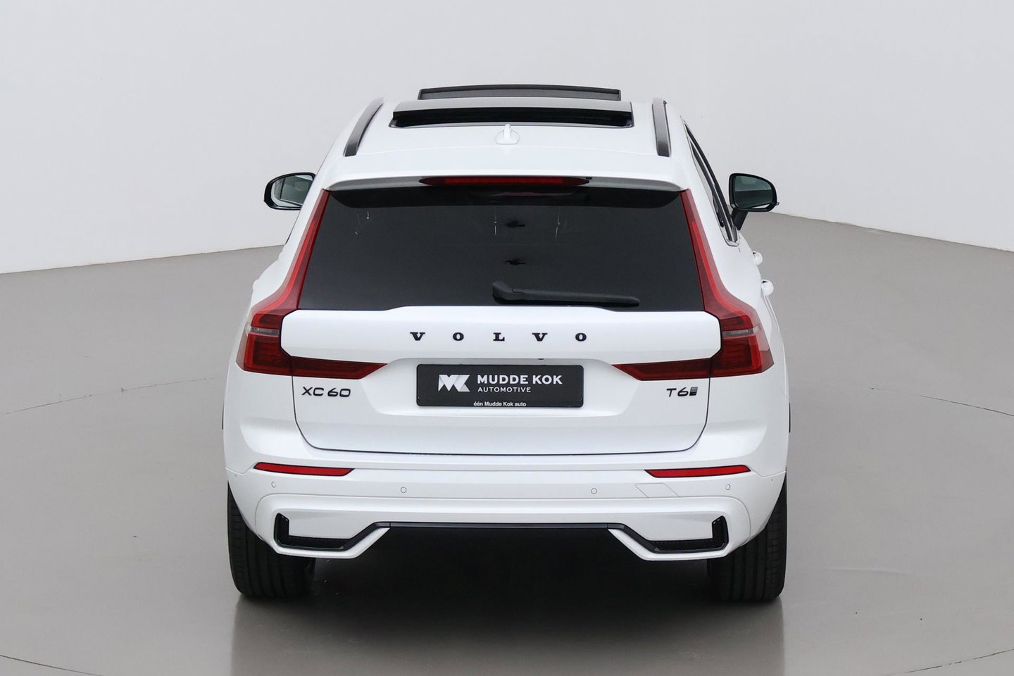 Volvo XC60 T6 Plus Black Edition | Harman/Kardon | Panoramadak | 360° Camera | Head-Up | Stoel+Stuurverwarming | Pilot Assist | 21 Inch | ACC