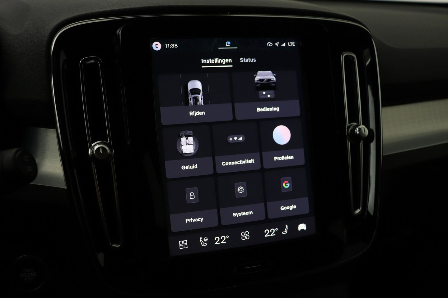 Volvo XC40 2.0 B3 Plus Dark | Harman/Kardon | ACC | 360° Camera | Memory | Keyless | Stoel+Stuurverwarming