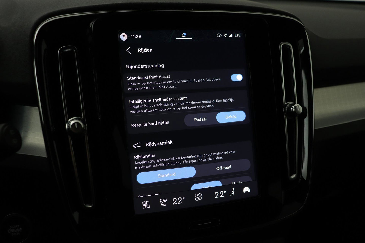 Volvo XC40 2.0 B3 Plus Dark | Harman/Kardon | ACC | 360° Camera | Memory | Keyless | Stoel+Stuurverwarming