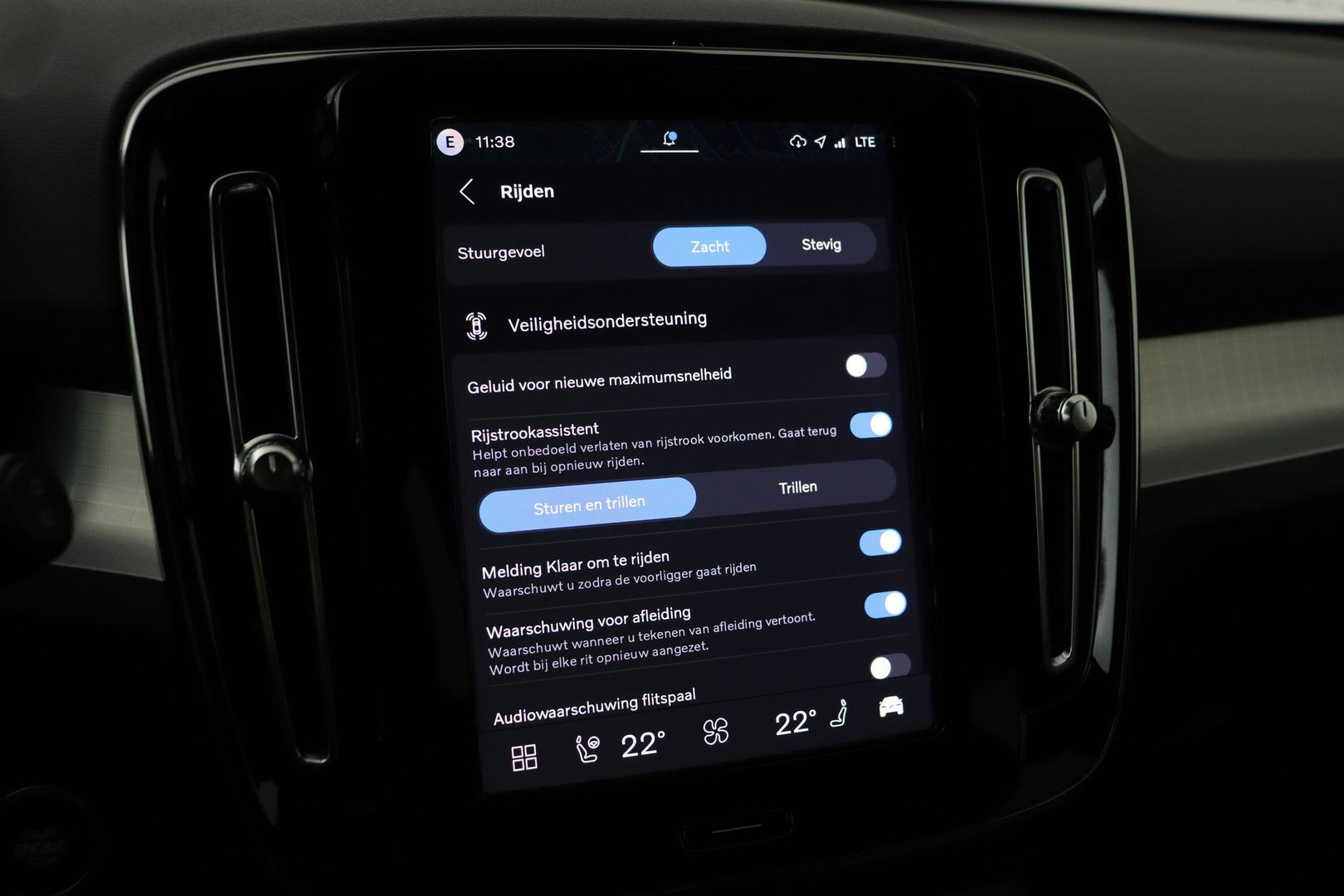 Volvo XC40 2.0 B3 Plus Dark | Harman/Kardon | ACC | 360° Camera | Memory | Keyless | Stoel+Stuurverwarming