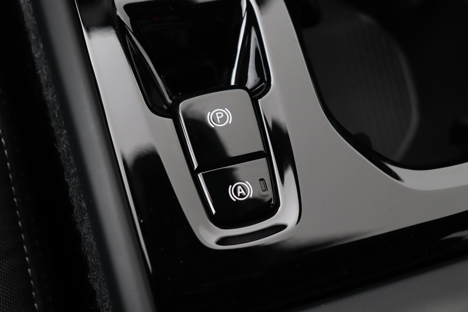 Volvo XC40 2.0 B3 Plus Dark | Harman/Kardon | ACC | 360° Camera | Memory | Keyless | Stoel+Stuurverwarming
