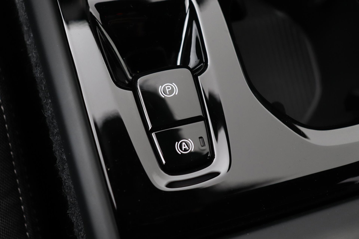 Volvo XC40 2.0 B3 Plus Dark | Harman/Kardon | ACC | 360° Camera | Memory | Keyless | Stoel+Stuurverwarming