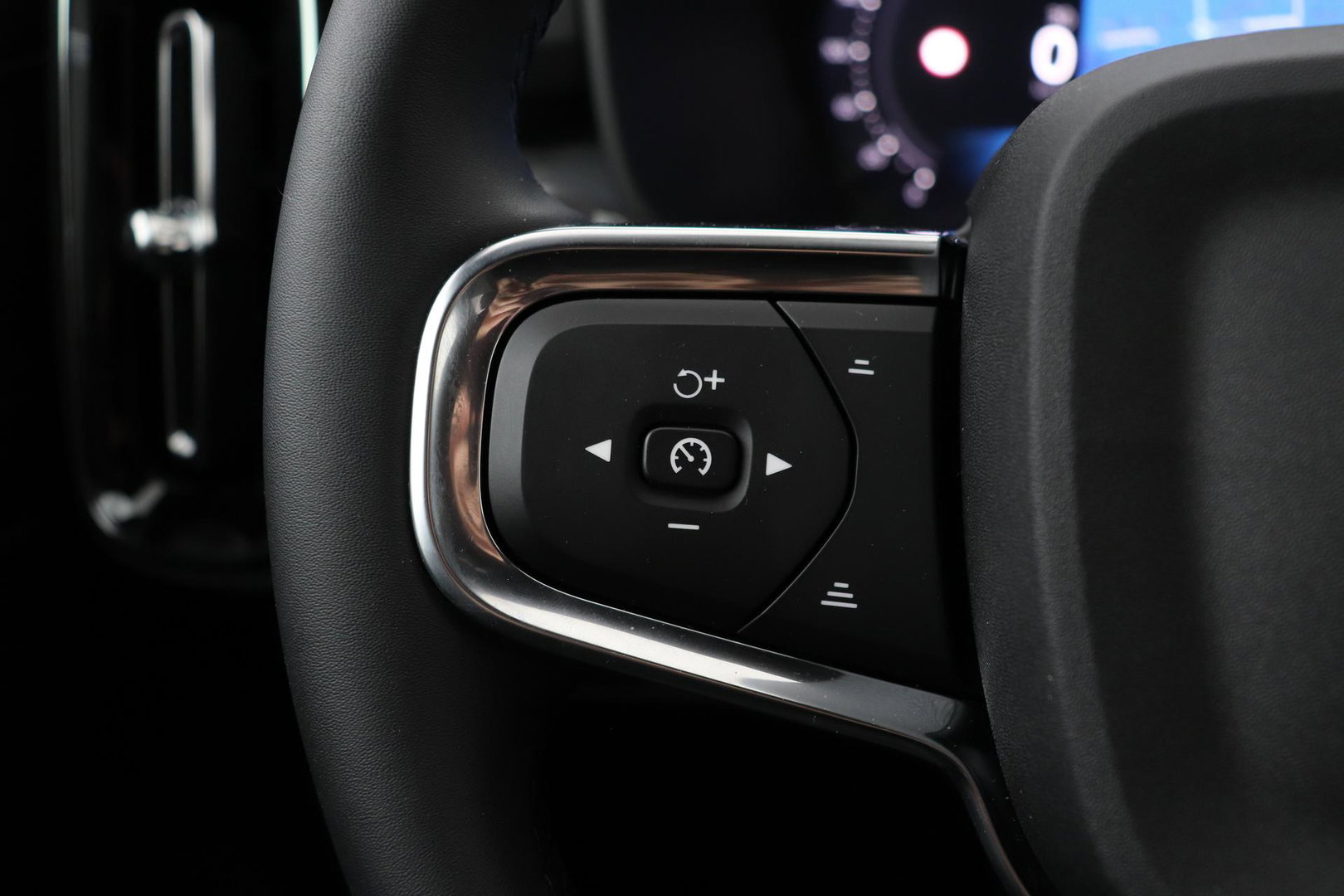 Volvo XC40 2.0 B3 Plus Dark | Harman/Kardon | ACC | 360° Camera | Memory | Keyless | Stoel+Stuurverwarming
