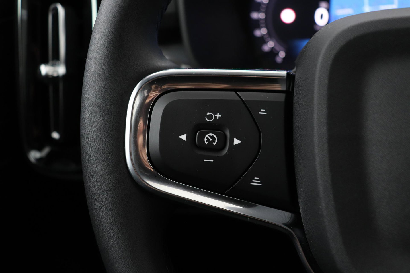 Volvo XC40 2.0 B3 Plus Dark | Harman/Kardon | ACC | 360° Camera | Memory | Keyless | Stoel+Stuurverwarming