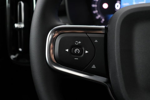 Volvo XC40 2.0 B3 Plus Dark | Harman/Kardon | ACC | 360° Camera | Memory | Keyless | Stoel+Stuurverwarming