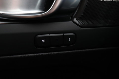 Volvo XC40 2.0 B3 Plus Dark | Harman/Kardon | ACC | 360° Camera | Memory | Keyless | Stoel+Stuurverwarming