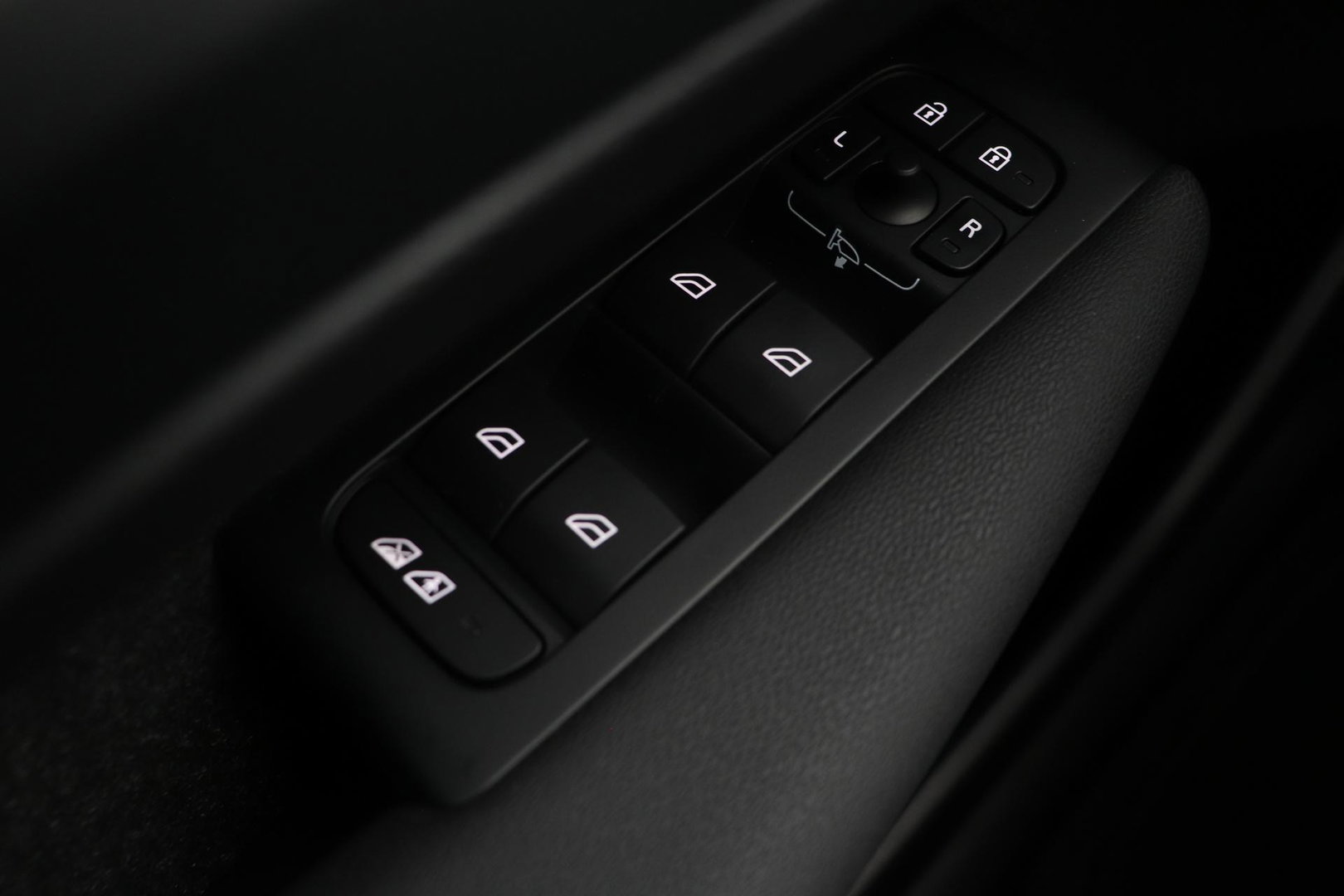 Volvo XC40 2.0 B3 Plus Dark | Harman/Kardon | ACC | 360° Camera | Memory | Keyless | Stoel+Stuurverwarming