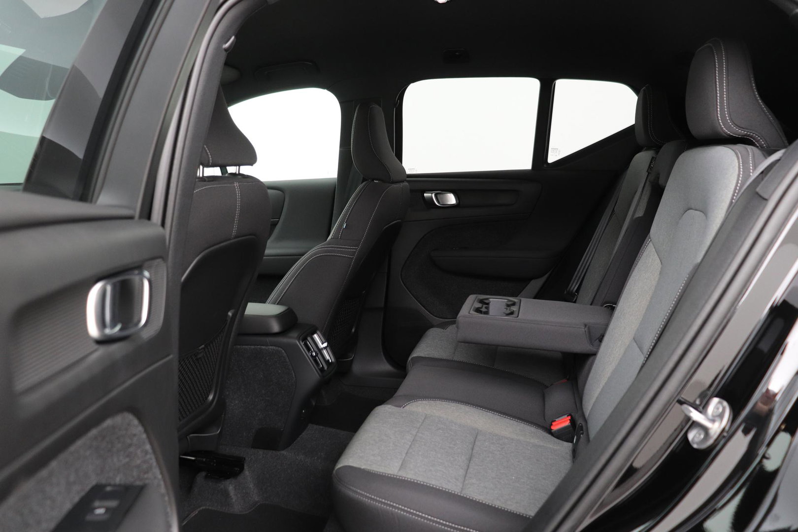 Volvo XC40 2.0 B3 Plus Dark | Harman/Kardon | ACC | 360° Camera | Memory | Keyless | Stoel+Stuurverwarming