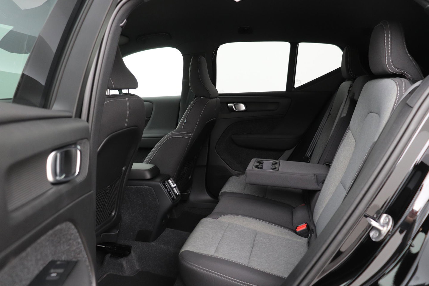 Volvo XC40 2.0 B3 Plus Dark | Harman/Kardon | ACC | 360° Camera | Memory | Keyless | Stoel+Stuurverwarming